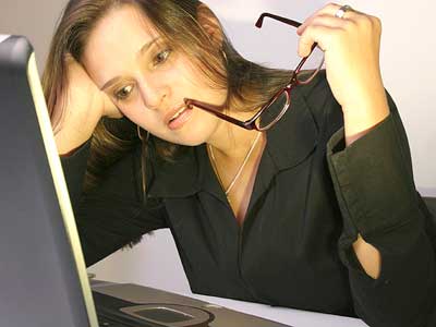 болят глаза